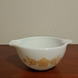 Pyrex Vintage 441 Butterfly Gold 1 1/2 Pint Cinderella Mixing Bowl